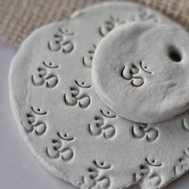 Sello símbolo Om para cerámica, reiki y meditación | Decorar piezas handmade con energía positiva Sello símbolo Om para cerámica, reiki y meditación | Decorar piezas handmade con energía positiva