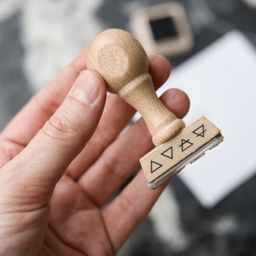 Sello con símbolos alquímicos de los cuatro elementos para diarios esotéricos, tarot y carta natal
