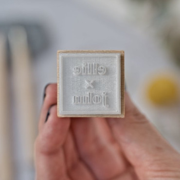 Elegant custom stamp for clay and pottery | Ideal for personalized guest gifts and event keepsakes