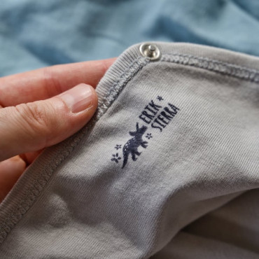 sello automático personalizado para marcar ropa del colegio con nombre by biterswit