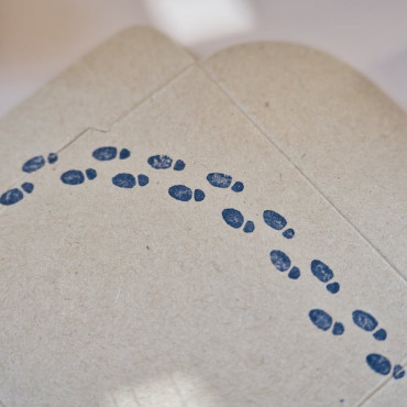 Shoe print stamp for DIY treasure maps, wedding envelopes, fantasy stationery and kids’ parties