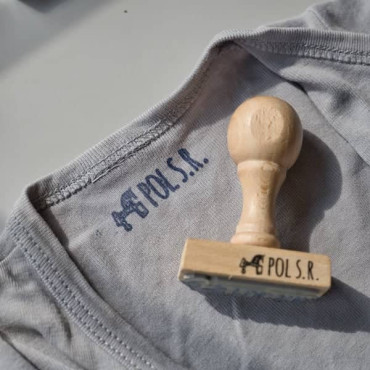 Sello personalizado infantil con caballito de Soria y nombre, ideal para cuadernos y regalos únicos