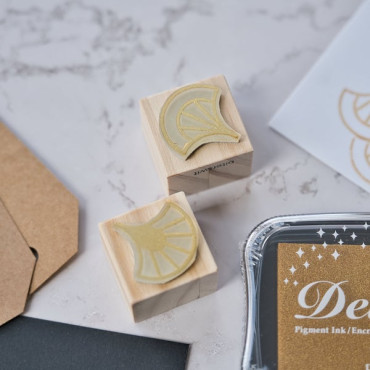 Delicata Golden Glitz, tinta dorada premium para sellos de scrapbooking y etiquetas personalizadas Delicata Golden Glitz, tinta dorada premium para sellos de scrapbooking y etiquetas personalizadas