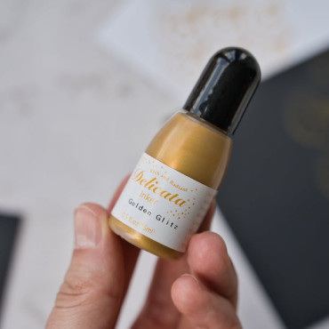 Recarga de tinta pigmentada dorada para almohadillas Delicata, ideal para embossing y tarjetería
