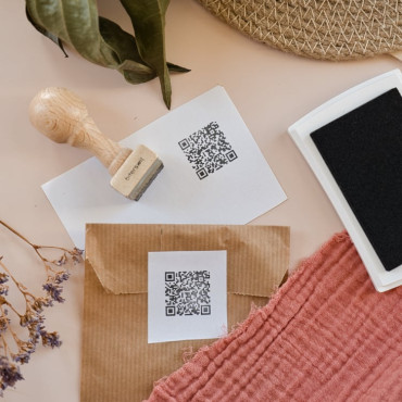 Sello personalizado con QR para packaging, tarjetas de visita y promociones creativas