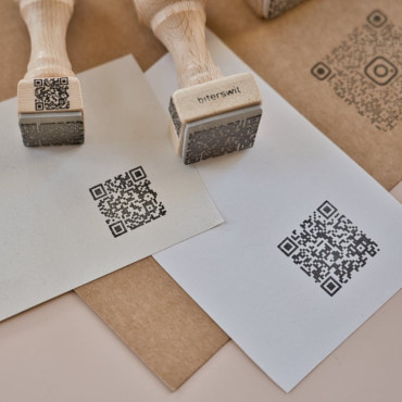 Sello con código QR de alta calidad para crear tarjetas, reseñas de Google y redes sociales