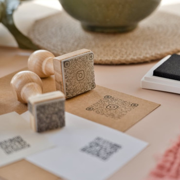 Sello código QR para emprendedores, conectar clientes con reseñas, redes o promociones