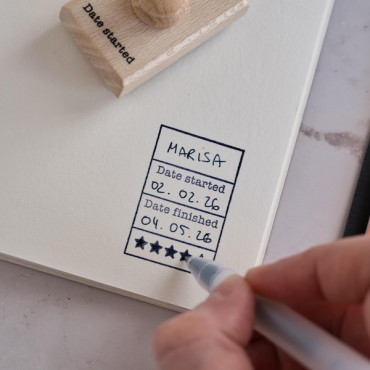 Sello para calificar libros con estrellas, fecha y nombre – Book tracker stamp minimalista para diario de lectura y clubes